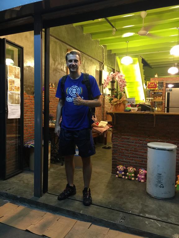 Hometown Hostel Samut Songkhram Exterior foto
